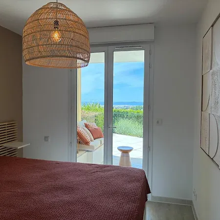 Terrasse Vue Mer, Piscine A Appartement